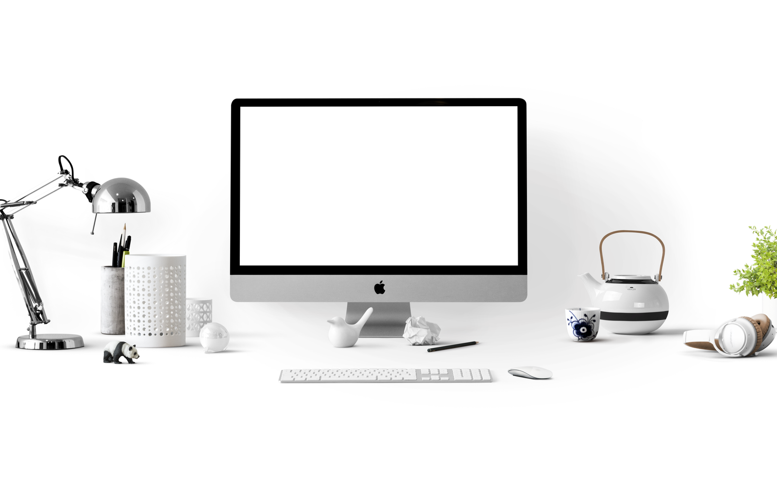 Mesa de escritório minimalista com iMac, luminária e material de papelaria