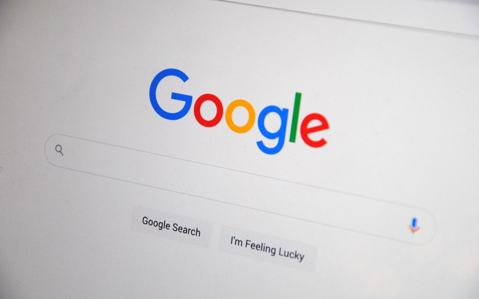 Página inicial do Google na tela, com as opções de busca